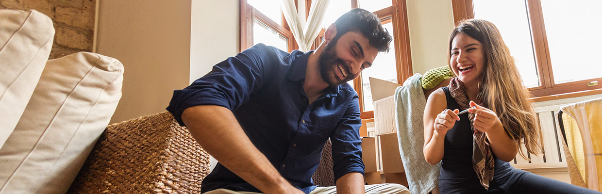 a couple assembling furniture together happily; image used for HSBC LK Advance Preferential rates on borrowing page.