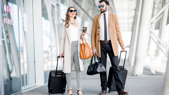 couple at the airport with luggage; image used for HSBC Credit Card Rewards Page 