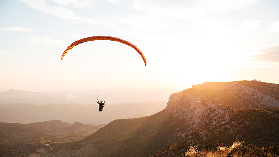 paraglider; image used for HSBC LK Premier experience offers page